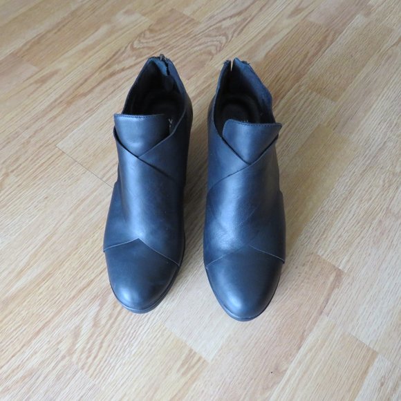 Eileen Fisher Women’s Black Leather Criss Cross Ankle Boots Clogs 7.5 - Picture 4 of 12